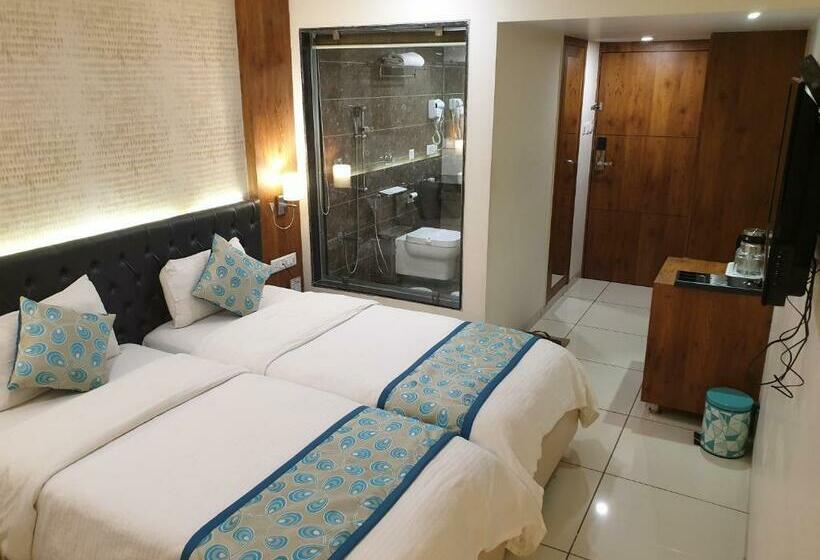 חדר פרמיום, Apex International