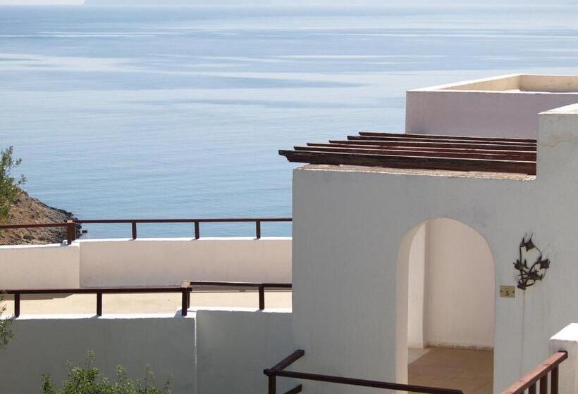 شقة غرفة واحدة, Cretan Village