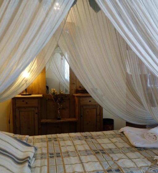 شقة غرفتين, Cretan Village