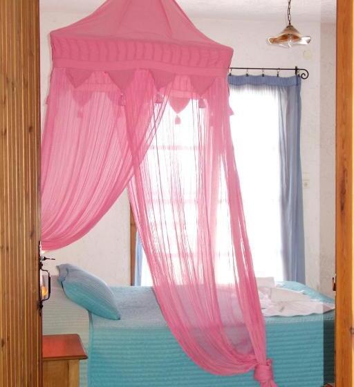 شقة غرفتين, Cretan Village