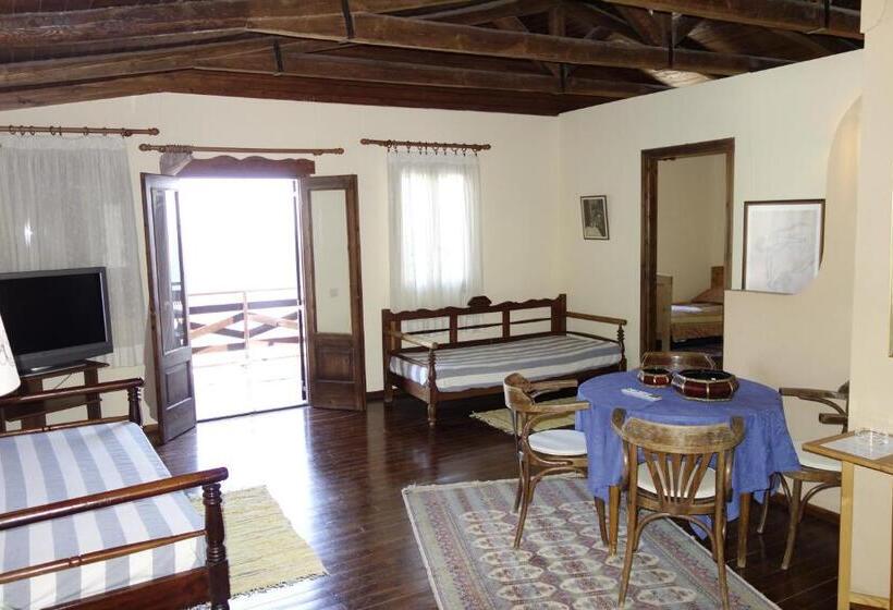 شقة غرفتين, Cretan Village