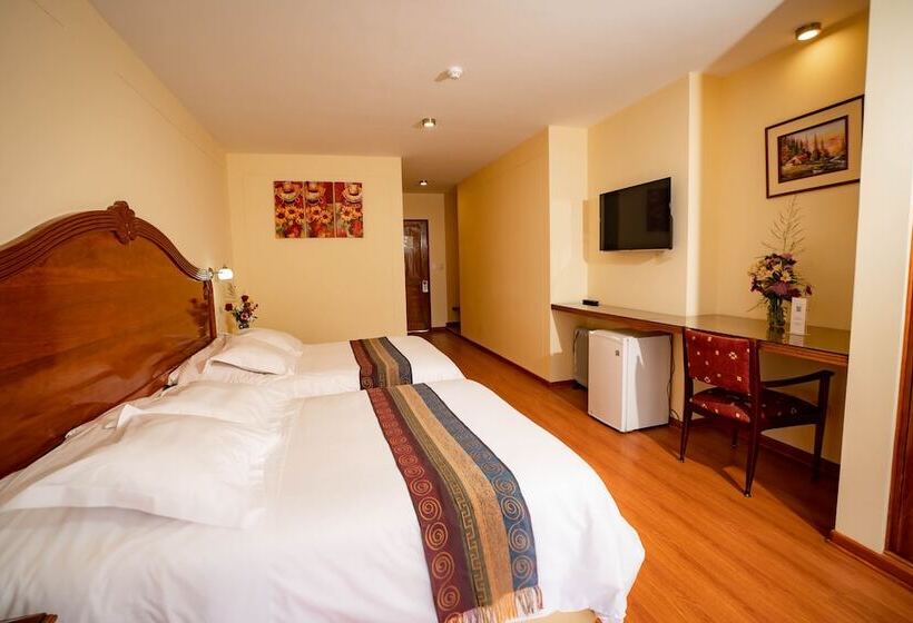 اتاق استاندارد یک نفره, Agustos Urubamba