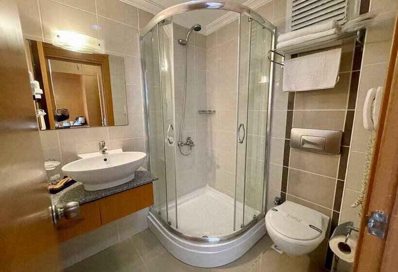 家庭间, Green Forest Holiday Village