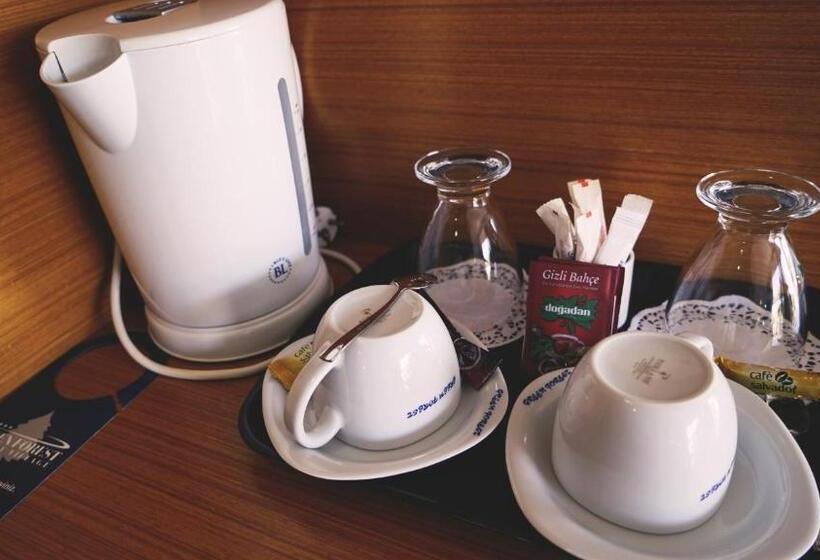 家庭间, Green Forest Holiday Village