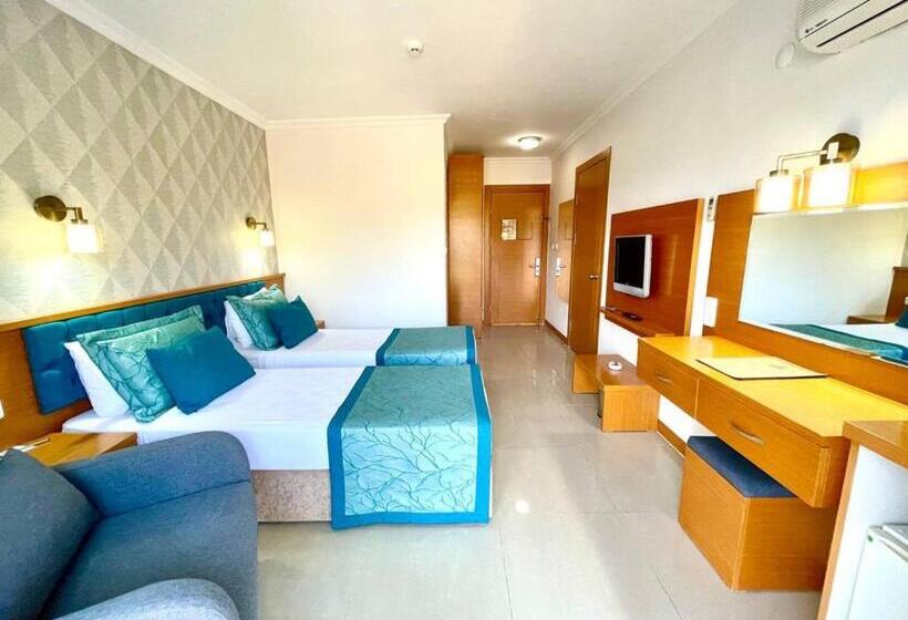 家庭间, Green Forest Holiday Village