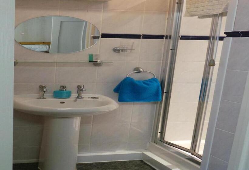 اتاق خانوادگی, The Oakcliffe