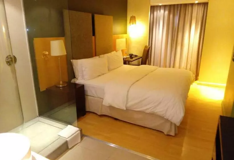 キングサイズベッドのスタンダードルーム, Protea Hotel By Marriott Bloemfontein Willow Lake