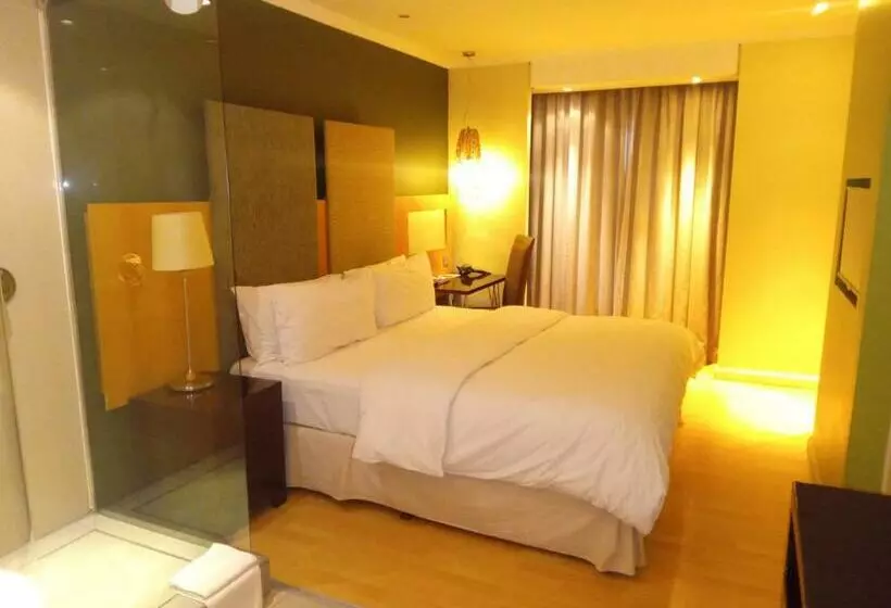 キングサイズベッドのスタンダードルーム, Protea Hotel By Marriott Bloemfontein Willow Lake