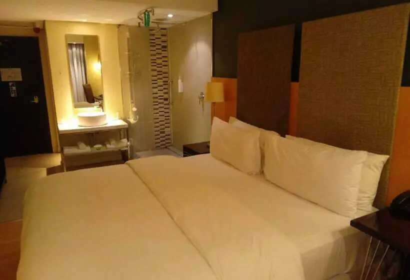 キングサイズベッドのスタンダードルーム, Protea Hotel By Marriott Bloemfontein Willow Lake