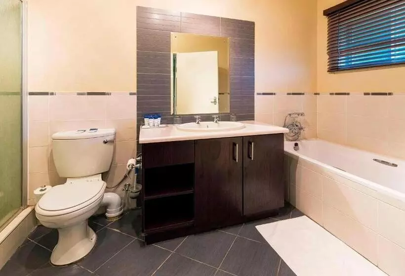 اتاق لوکس با تخت بزرگ, Protea Hotel By Marriott Zambezi River Lodge
