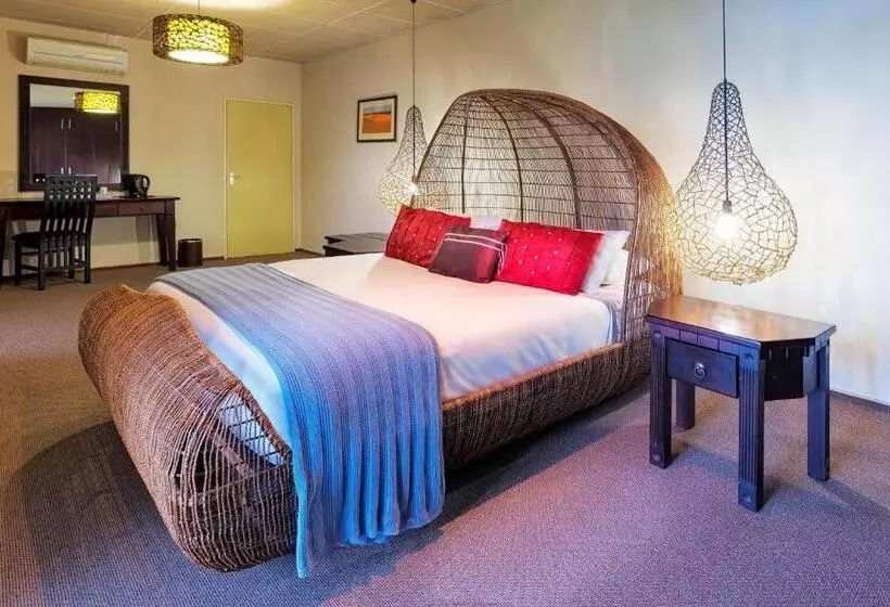 اتاق لوکس با تخت بزرگ, Protea Hotel By Marriott Zambezi River Lodge