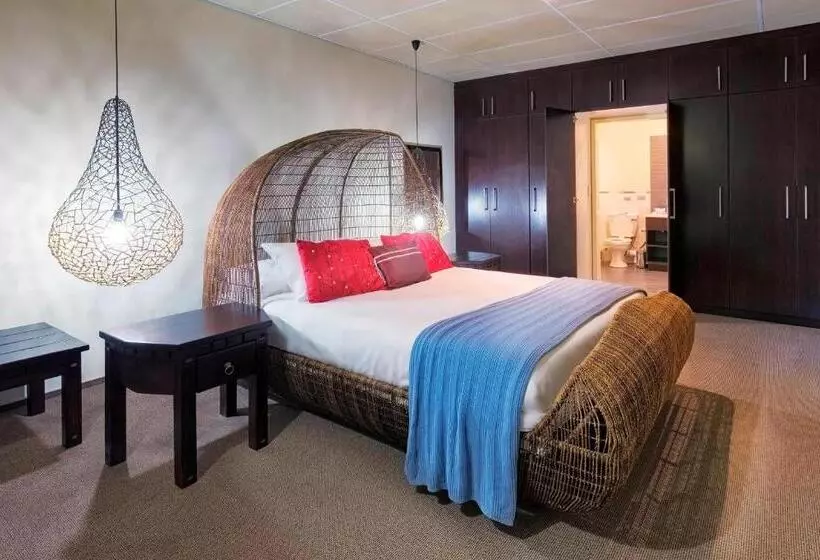 اتاق لوکس با تخت بزرگ, Protea Hotel By Marriott Zambezi River Lodge