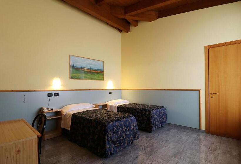 חדר סטנדרט לשלושה, Sabo