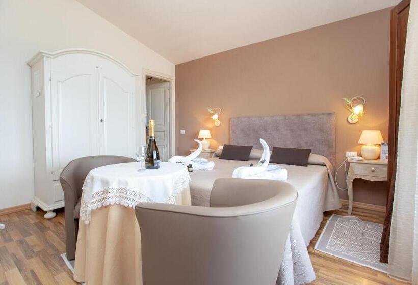 سوییت جونیور با چشمانداز دریا, Domus Francy