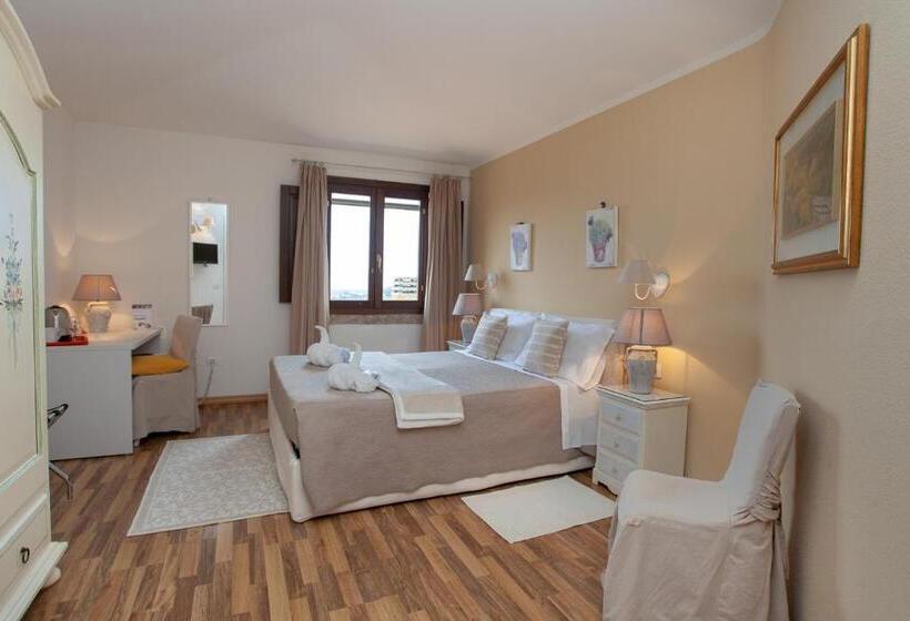 اتاق سه نفره دلوکس با چشمانداز دریا, Domus Francy