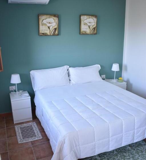 اتاق لوکس با چشمانداز دریا, Domus Francy