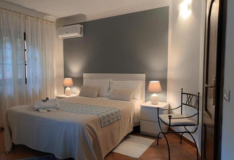 اتاق لوکس با بالکن و چشمانداز دریا, Domus Francy