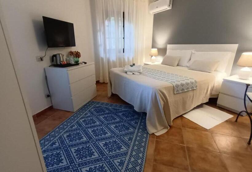 اتاق لوکس با بالکن و چشمانداز دریا, Domus Francy