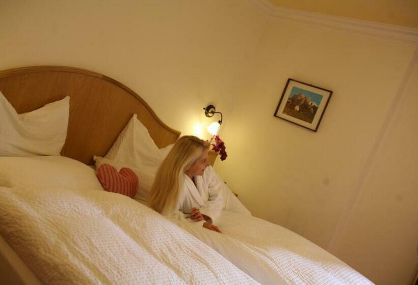 Comfort room with balcony, Bellavista