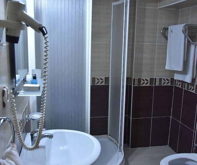 Üç Kişilik Standart Oda, Gold City