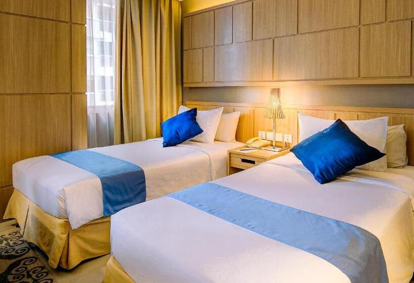 Номер Deluxe, Golden Tulip Balikpapan Hotel & Suites