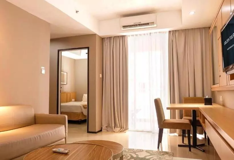 Junior Suite Queen Bed, Golden Tulip Balikpapan Hotel & Suites
