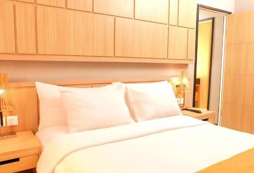 Junior Suite Queen Bed, Golden Tulip Balikpapan Hotel & Suites