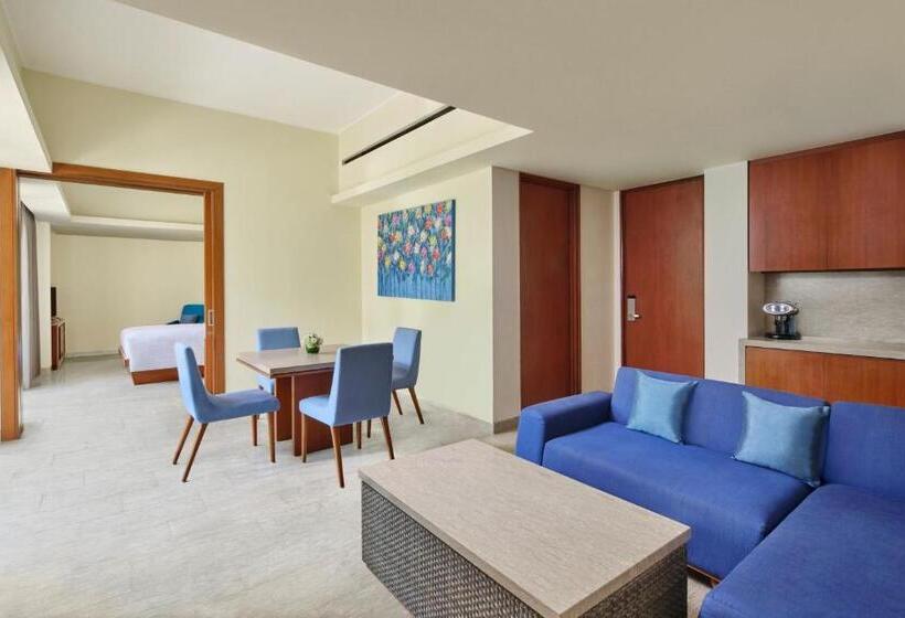 스위트 킹사이즈 침대, Courtyard By Marriott Bali Nusa Dua Resort