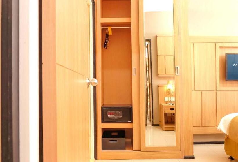 Полулюкс, Golden Tulip Balikpapan Hotel & Suites