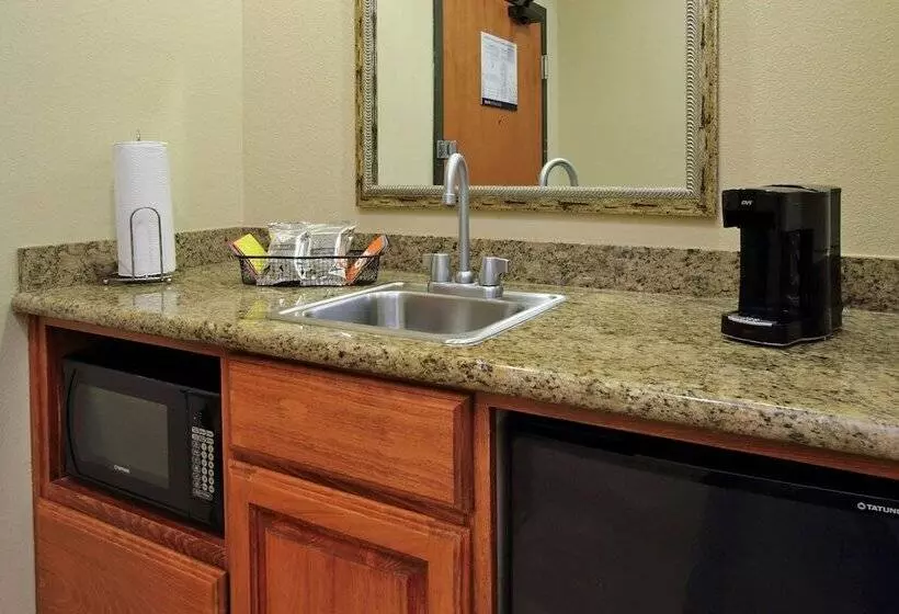 スタンダードスタジオ, Hampton Inn & Suites Buffalo