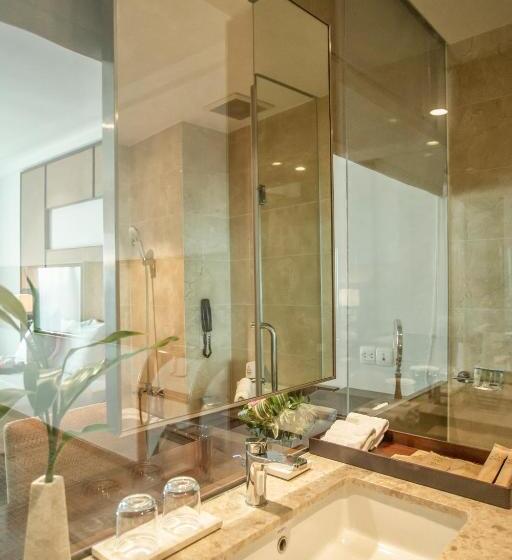 سوئیت با بالکن, Pearl River