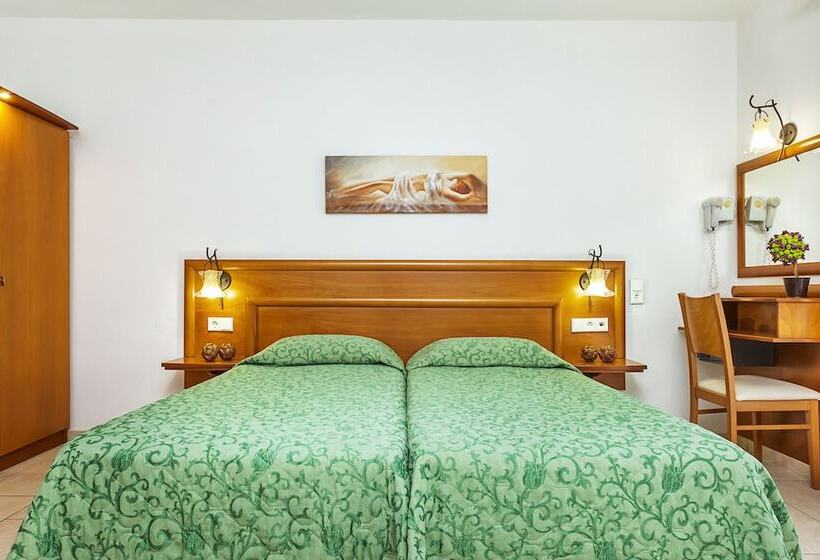 带花园景观的标准工作室, Nereides