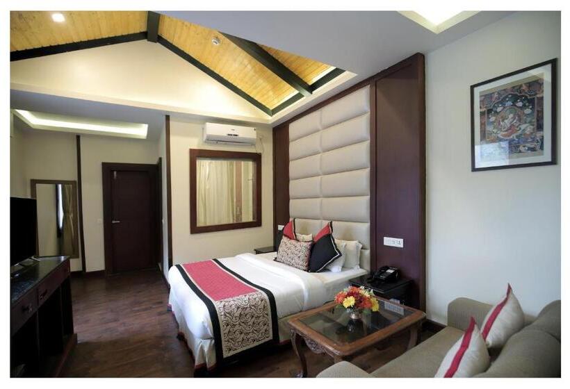 בקתה, Sterling Gangtok Orange Village