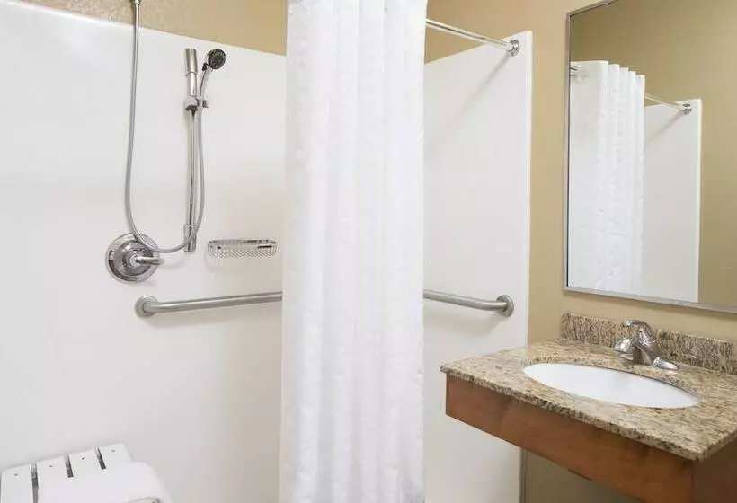 سوئیت برای معلولان, Candlewood Suites La Crosse, An Ihg