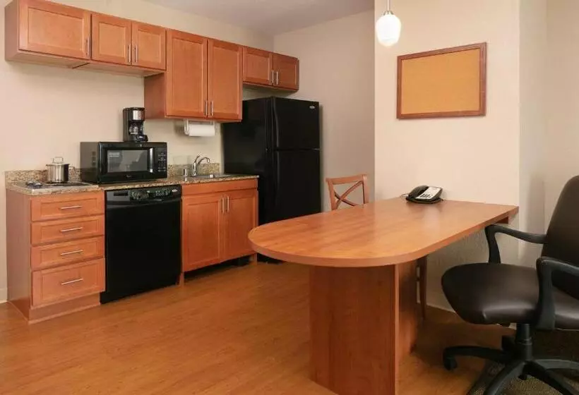 اتاق استاندارد برای معلولان, Candlewood Suites La Crosse, An Ihg