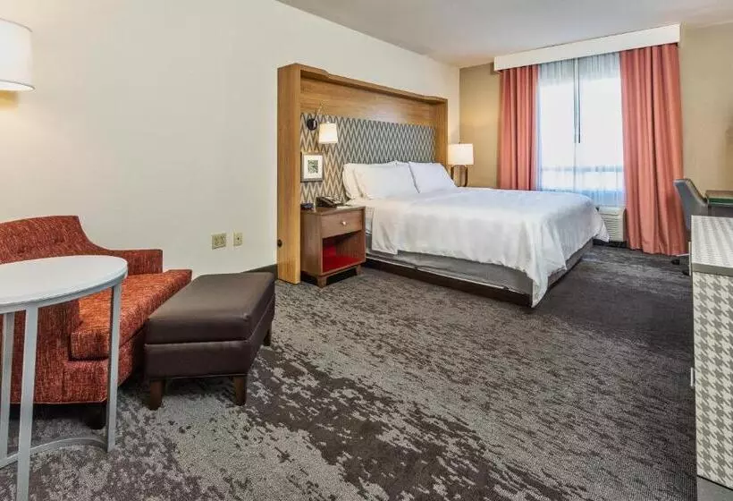 キングサイズベッドのスタンダードルーム, Holiday Inn Hotel & Suites Memphis Wolfchase Galleria, An Ihg