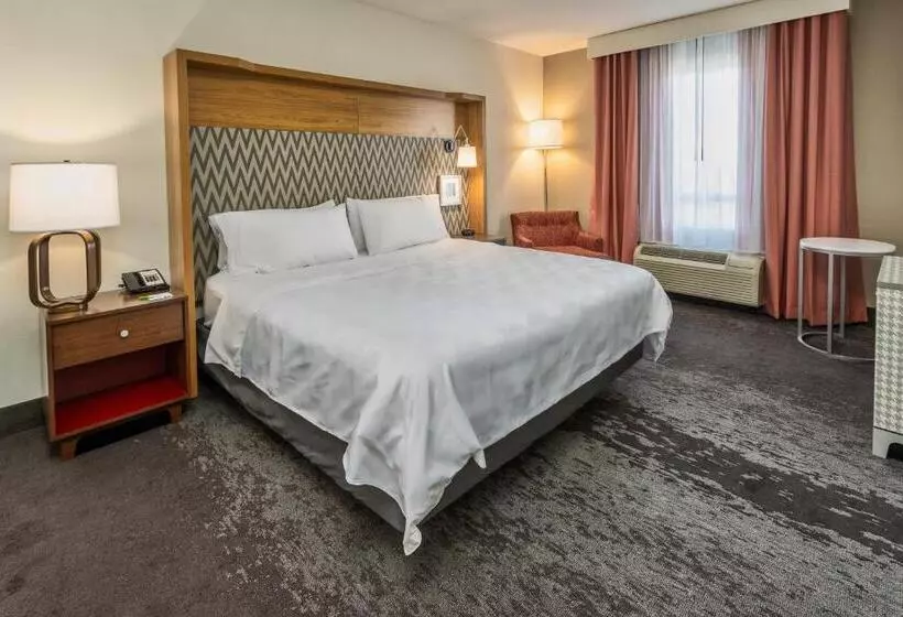 キングサイズベッドのスイートルーム, Holiday Inn Hotel & Suites Memphis Wolfchase Galleria, An Ihg