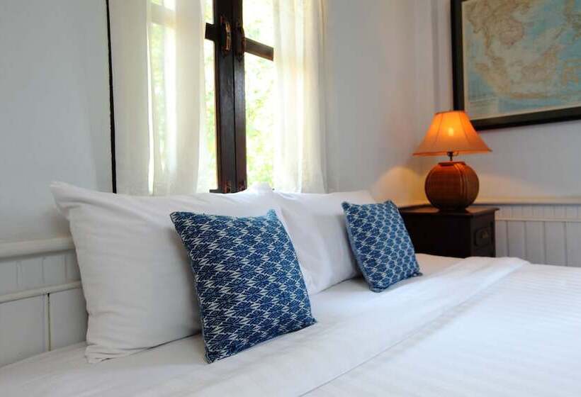 חדר דלוקס, Cafe De Laos