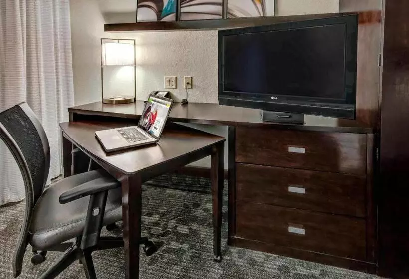اتاق استاندارد با تخت بزرگ, Courtyard By Marriott Midland