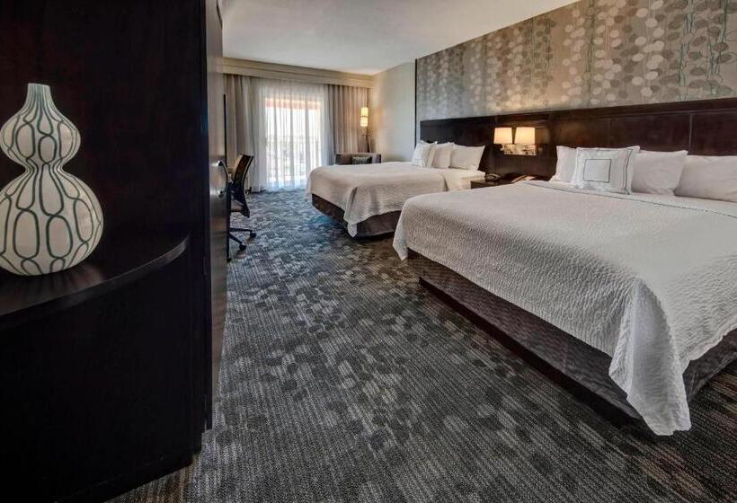 Номер Стандарт с Балконом, Courtyard By Marriott Midland