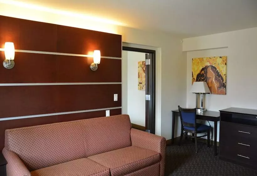 キングサイズベッドのデラックススイート, Days Inn & Suites By Wyndham Milwaukee