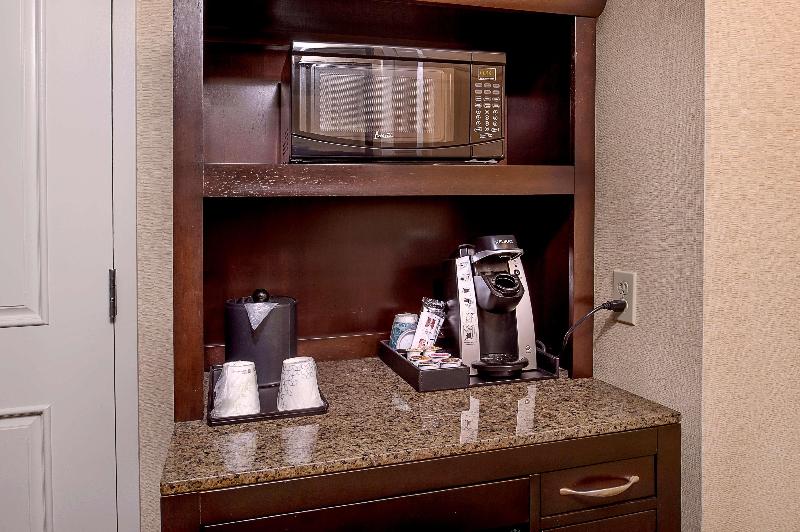 غرفة ديلوكس سرير كينج, Hilton Garden Inn St. Louis Airport