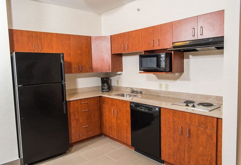 جناح, Wyndham Garden Erie