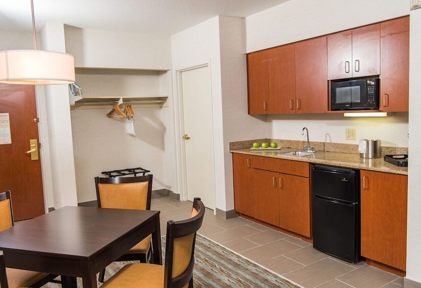 جناح, Wyndham Garden Erie