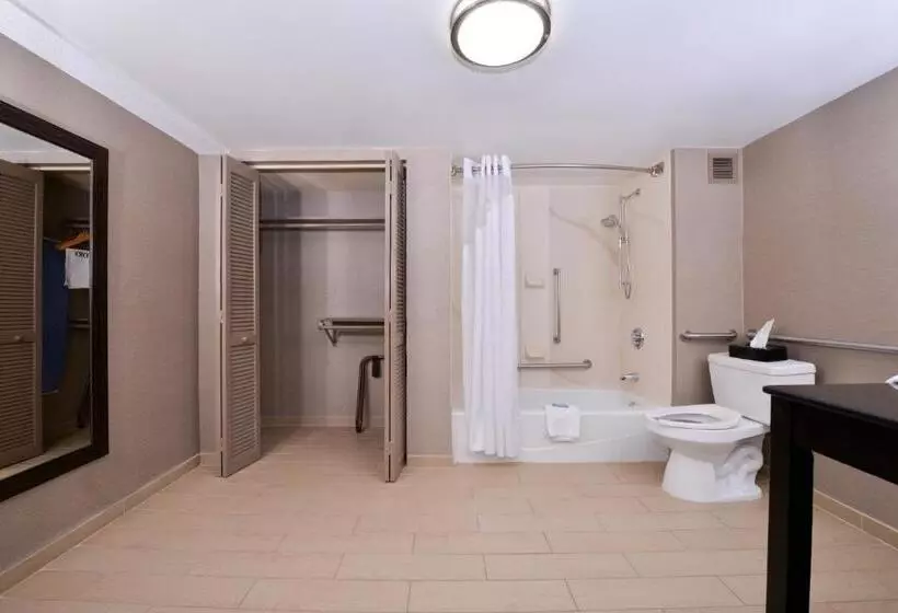 身障者適用スタンダードルーム, Holiday Inn Express Burlington, An Ihg