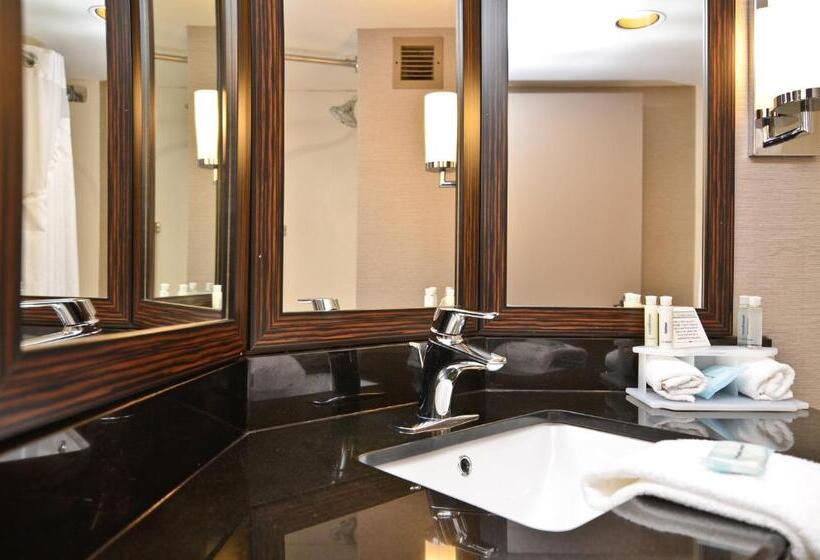 Номер Стандарт Адаптированный для Инвалидов, Holiday Inn Express Burlington, An Ihg