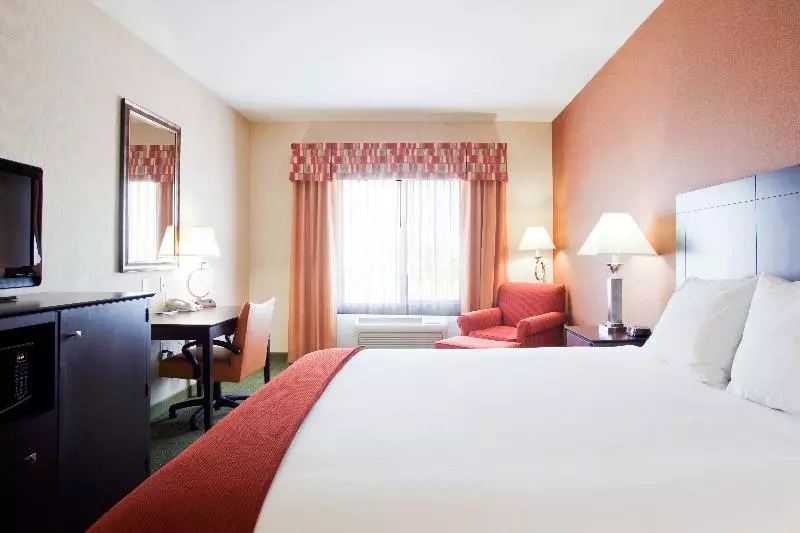 キングサイズベッドのエクゼクティブルーム, Holiday Inn Express Reno Airport, An Ihg
