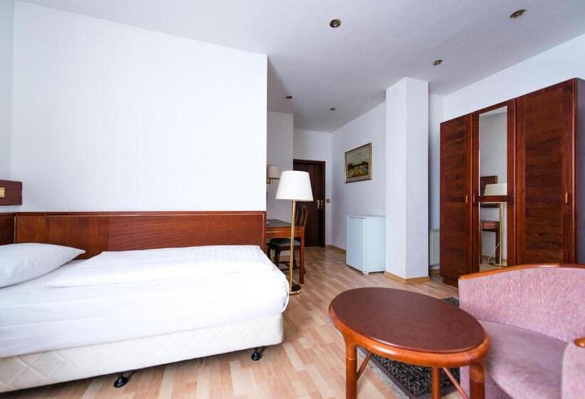 غرفة عائلية, Löwen