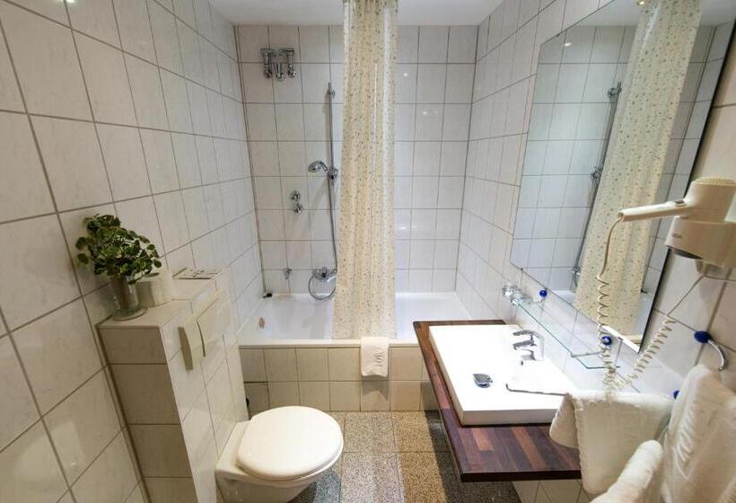 ファミリールーム, Löwen