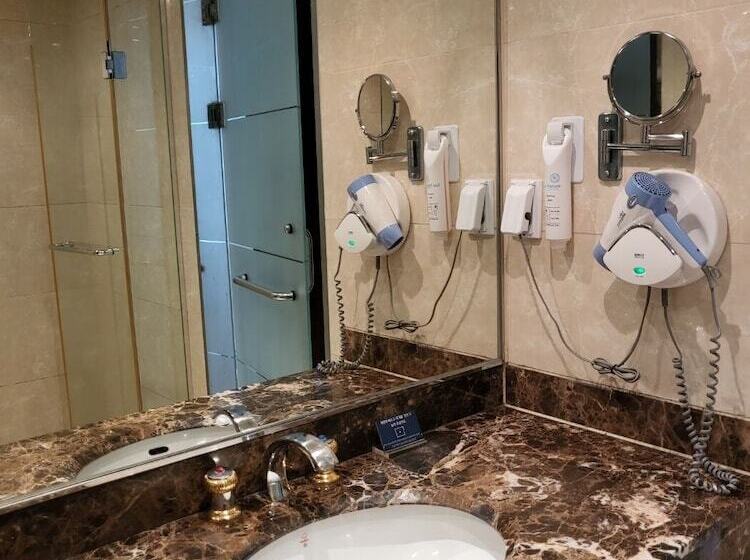 디럭스 룸, Maremons